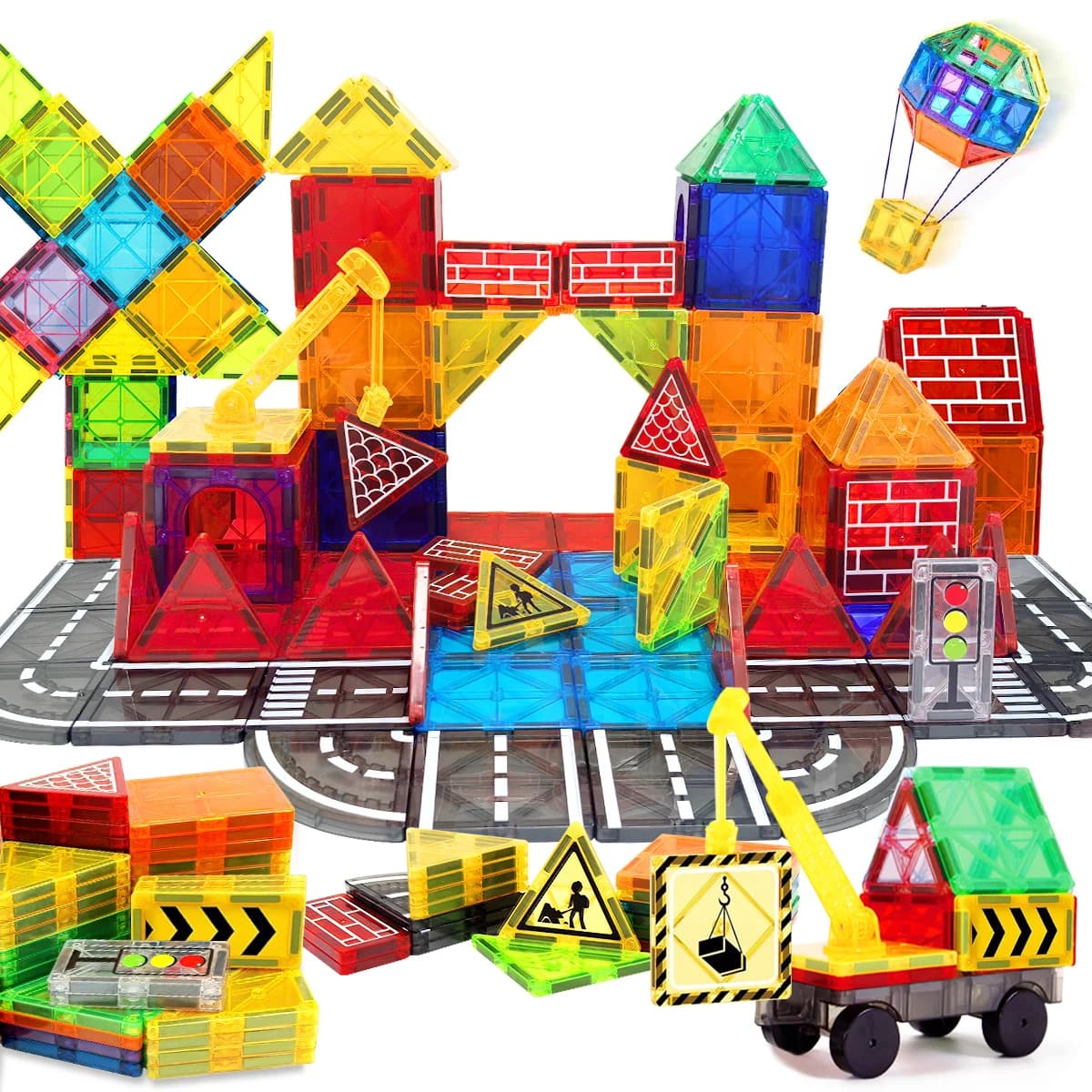 Set di blocchi magnetici colorati con strada, edifici e veicoli giocattolo